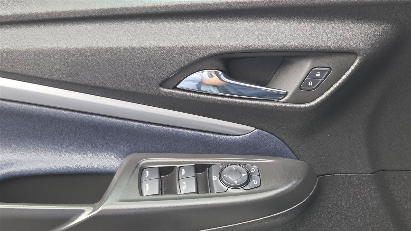 Used 2023 Chevrolet Bolt EUV Premier FWD image 14