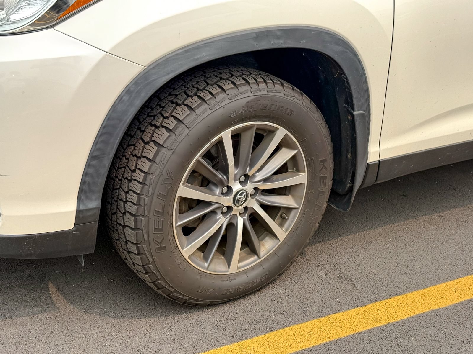Used 2019 Toyota Highlander XLE AWD/4WD image 6