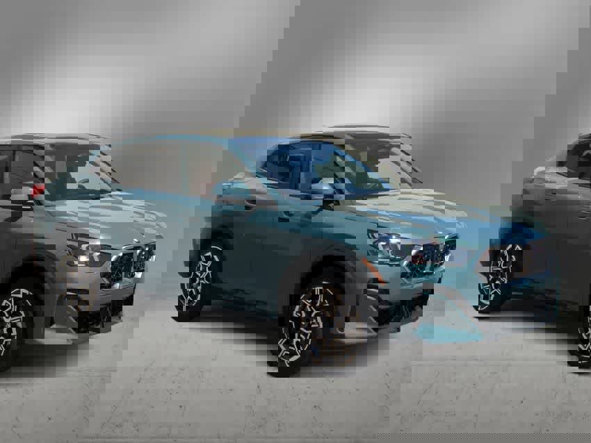 New 2025 BMW X2 xDrive28i w/ Convenience Package image 2