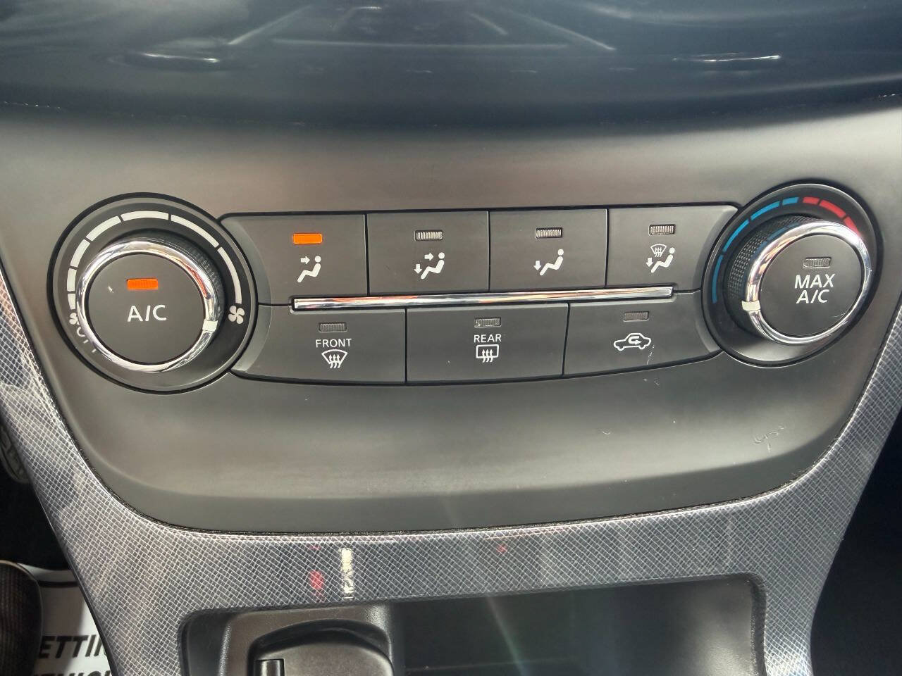 Used 2016 Nissan Sentra SR w/ SR Premium Package FWD image 24