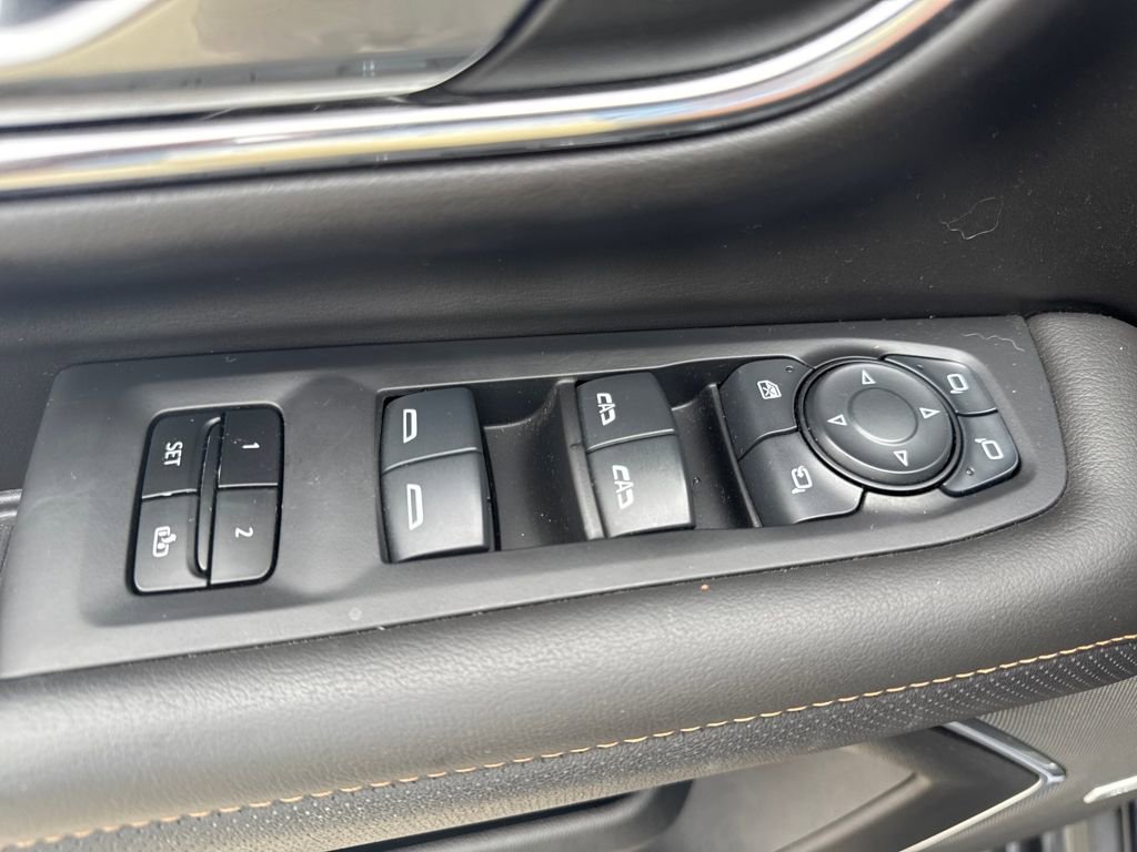 Used 2024 GMC Yukon AT4 w/ Technology Package image 19