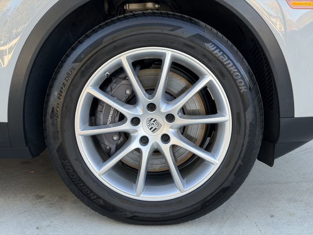 Used 2024 Porsche Cayenne Coupe image 18