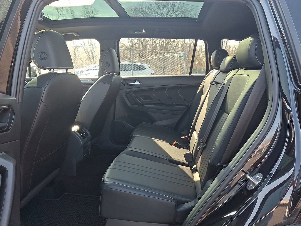 Certified 2023 Volkswagen Tiguan SE R-Line image 10