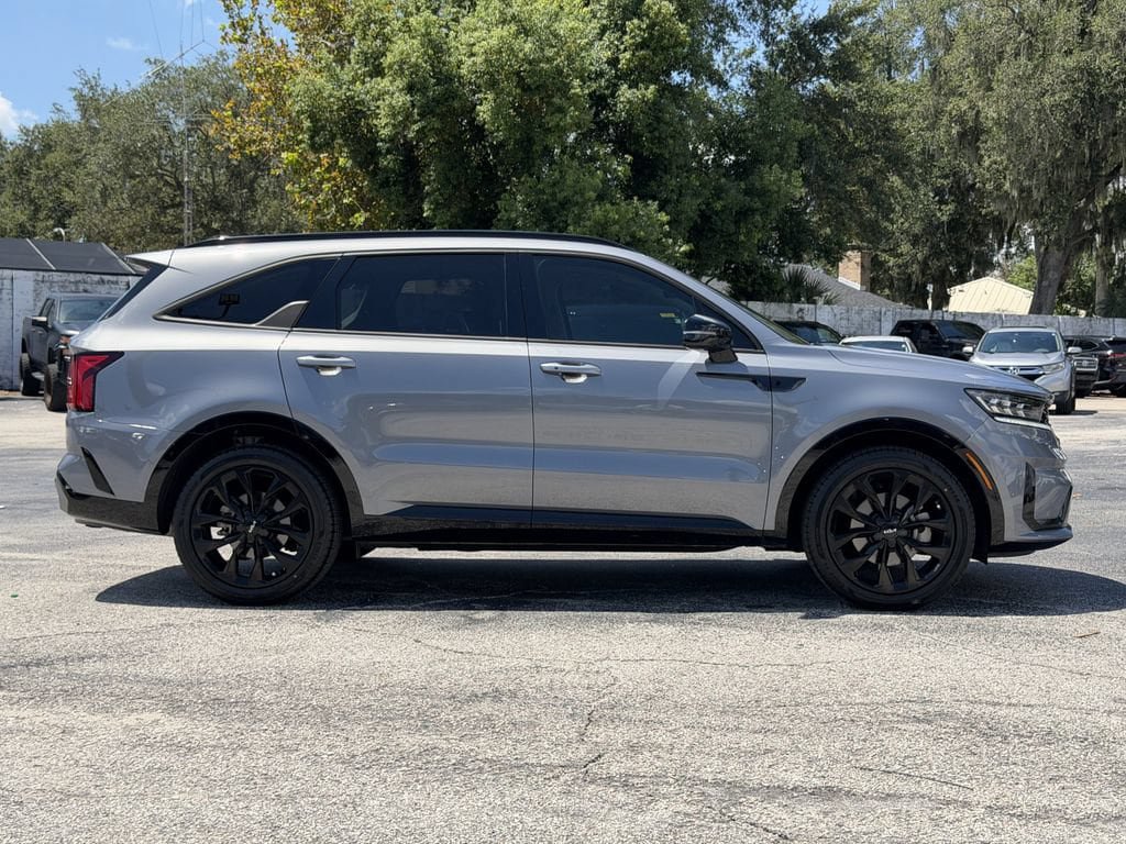 Certified 2023 Kia Sorento SX FWD image 3