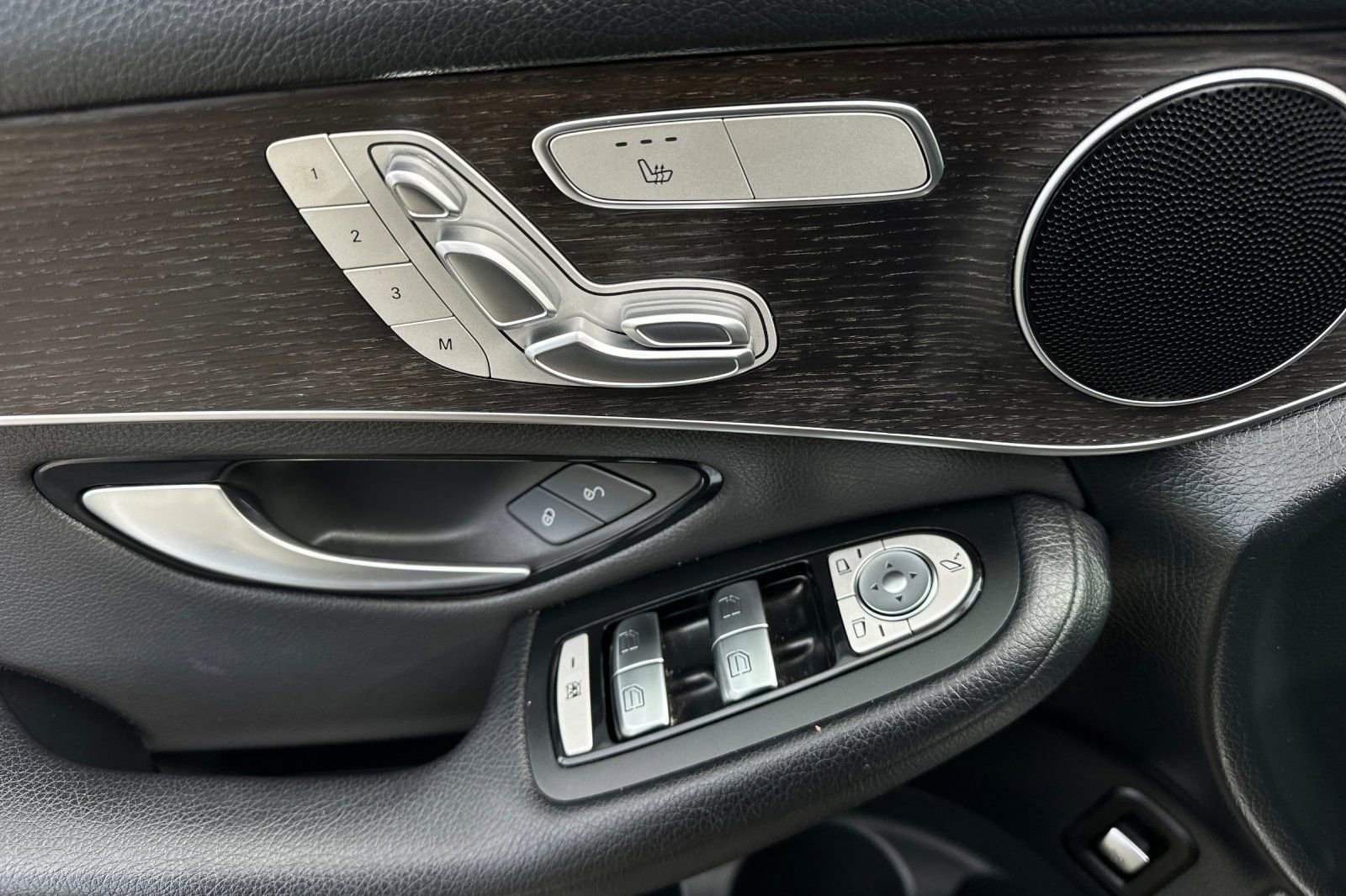 Used 2020 Mercedes-Benz GLC 300 4MATIC image 11