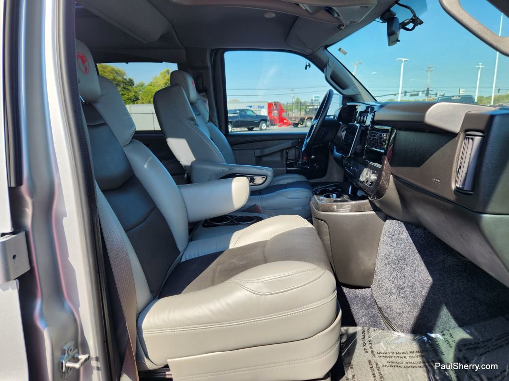 Used 2023 Chevrolet Express 2500 Extended image 32