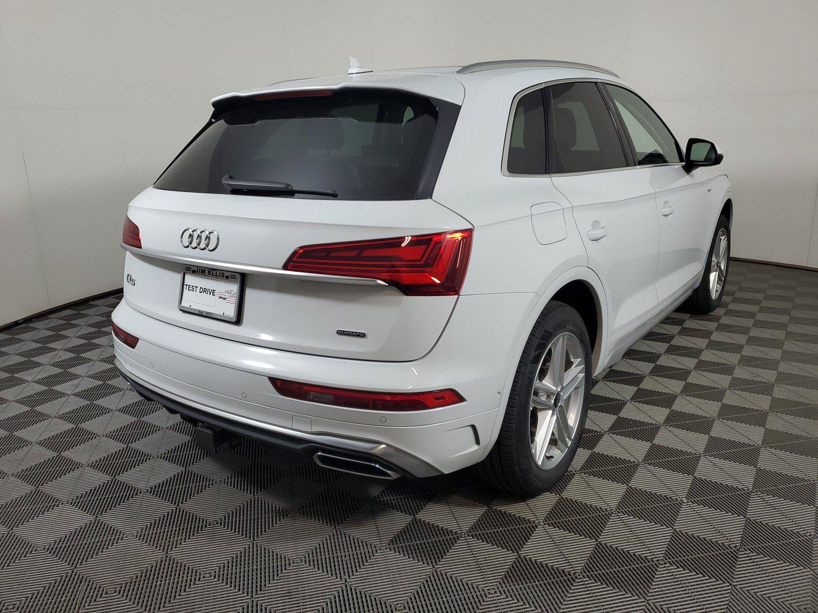 Used 2023 Audi Q5 e Prestige AWD/4WD image 6