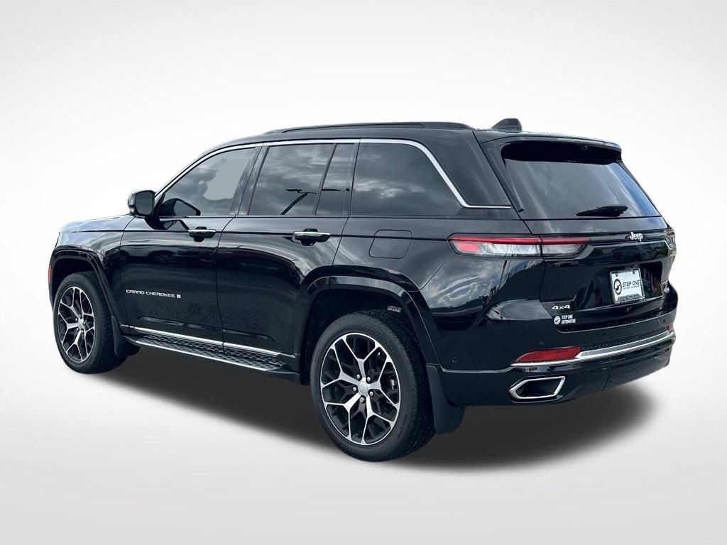 Used 2025 Jeep Grand Cherokee Summit AWD/4WD image 5