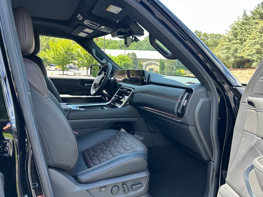 Used 2025 Nissan Armada Platinum Reserve RWD image 51