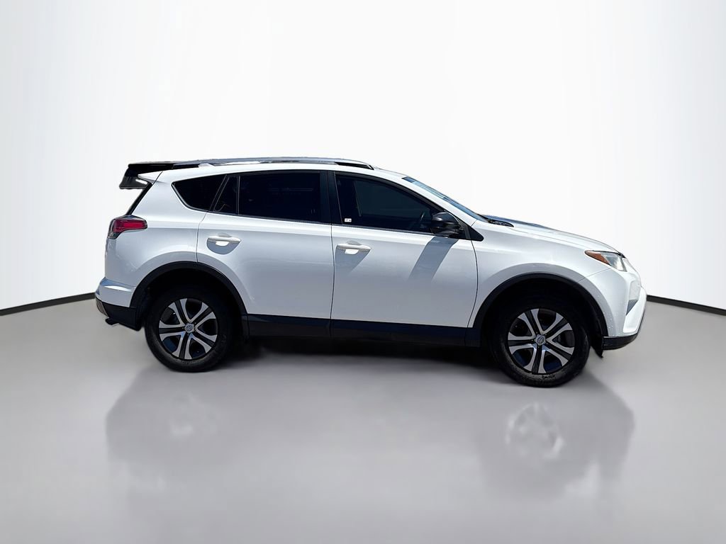 Used 2018 Toyota RAV4 LE image 8