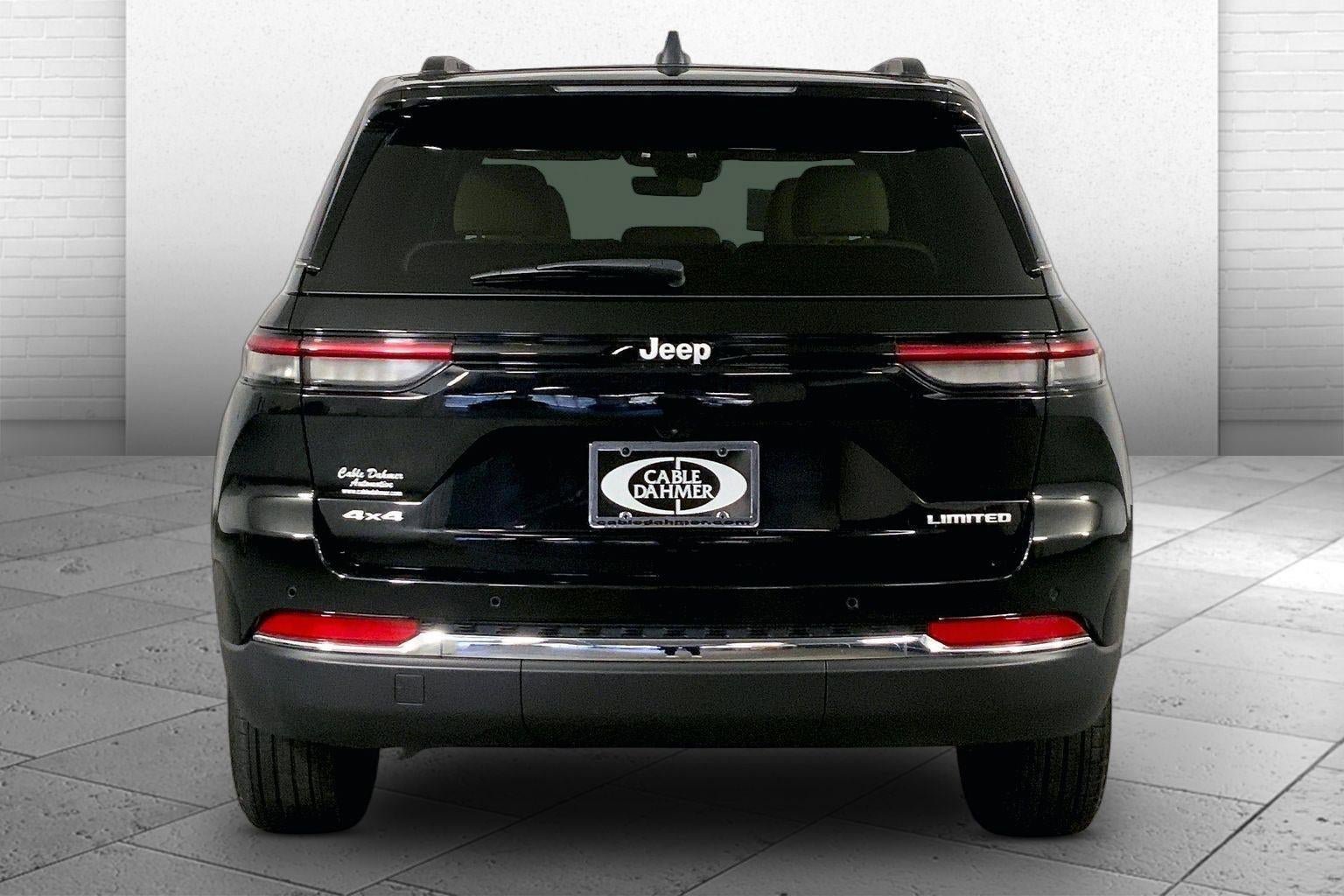 Used 2025 Jeep Grand Cherokee Limited AWD/4WD image 3