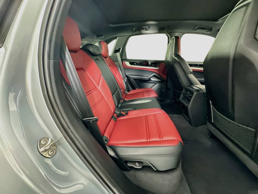 Certified 2024 Porsche Cayenne AWD/4WD image 29