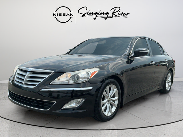 Used 2013 Hyundai Genesis 3.8 RWD image 3