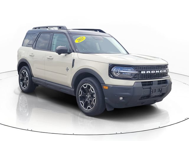 Used 2025 Ford Bronco Sport Outer Banks w/ Outer Banks Tech Package+ AWD/4WD image 3