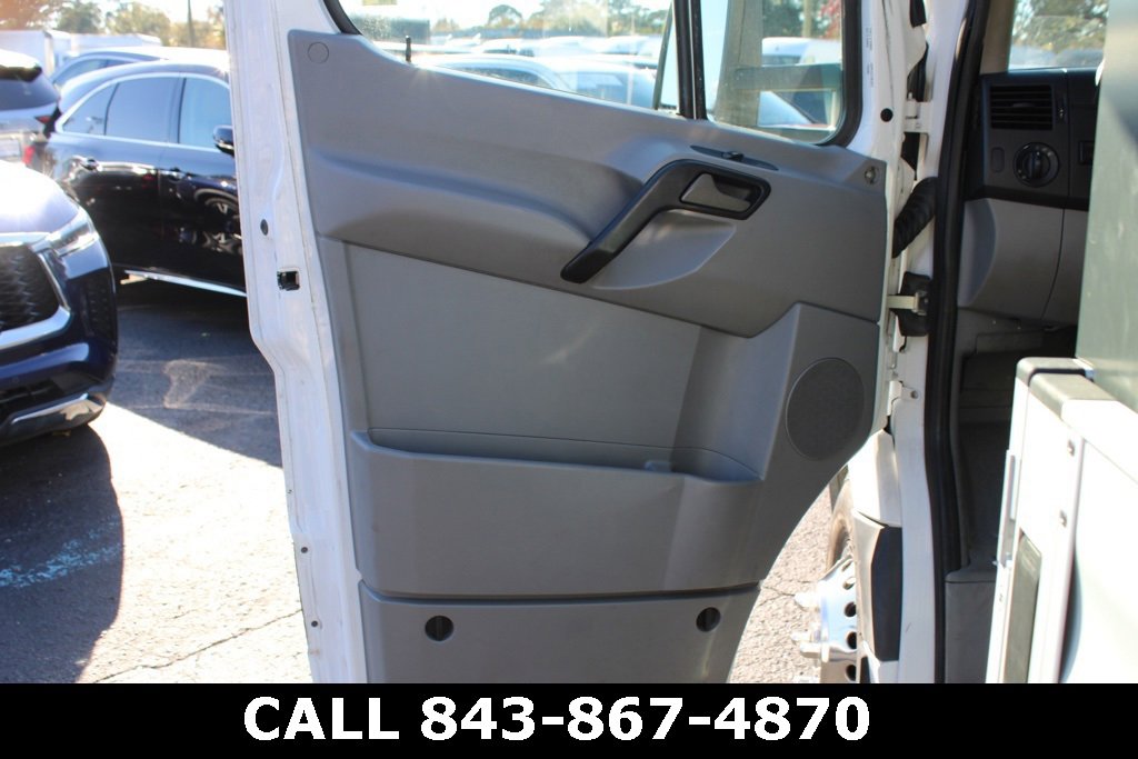 Used 2015 Freightliner Sprinter 3500 image 32