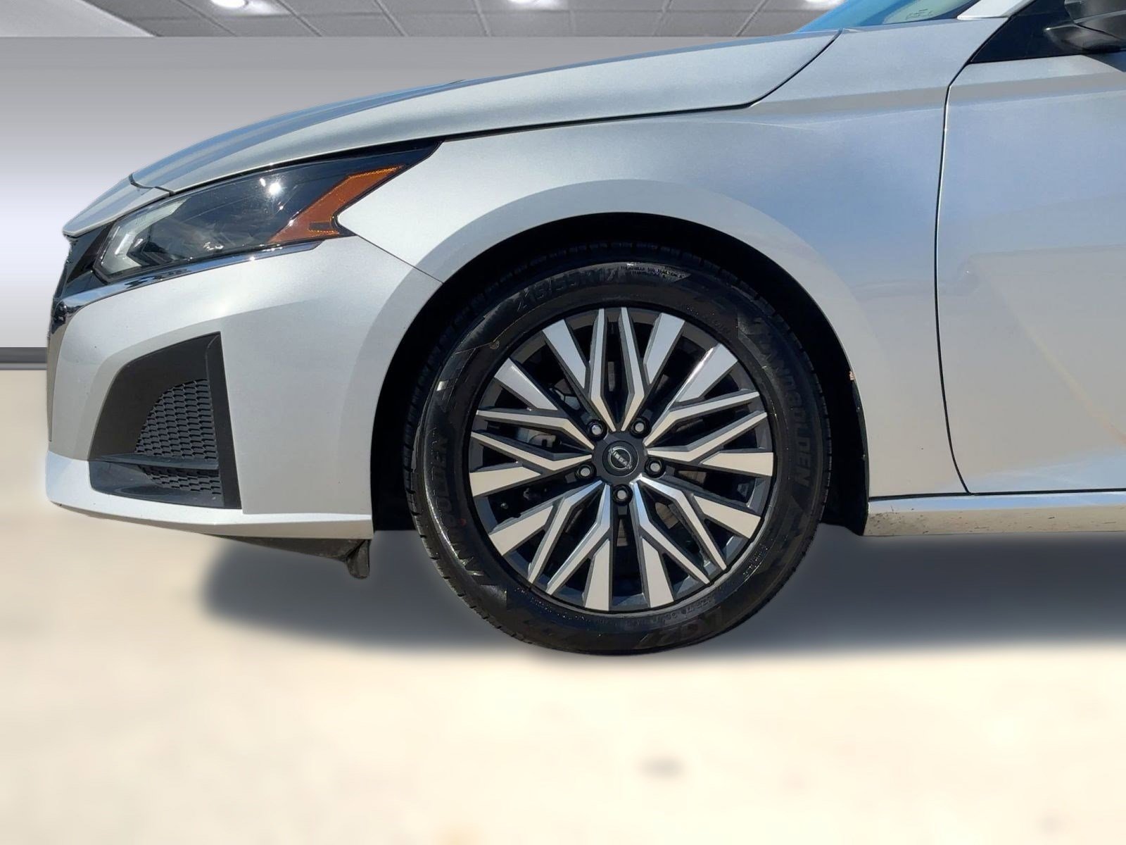 Used 2024 Nissan Altima 2.5 SV image 11