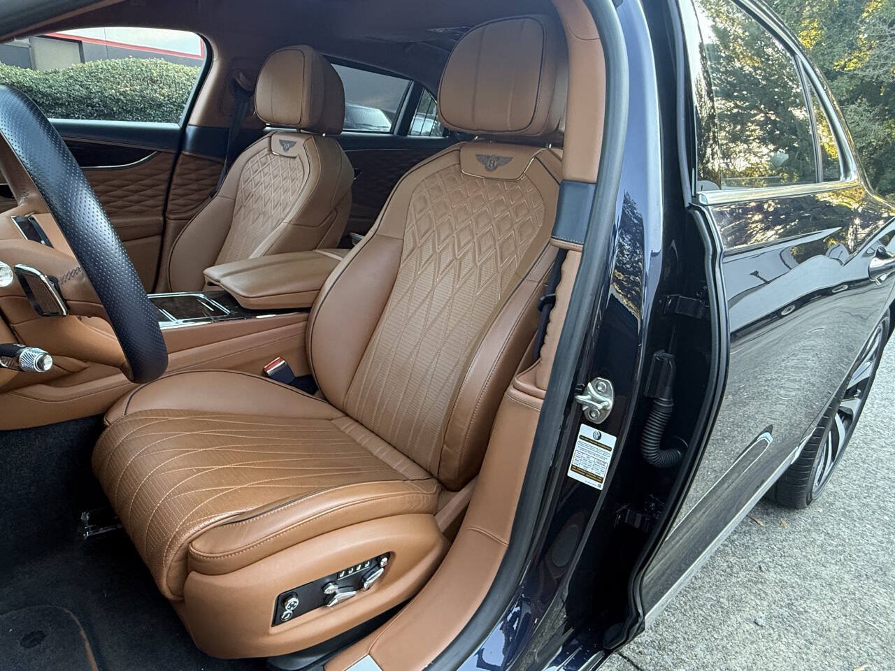 Used 2022 Bentley Flying Spur V8 AWD/4WD image 7