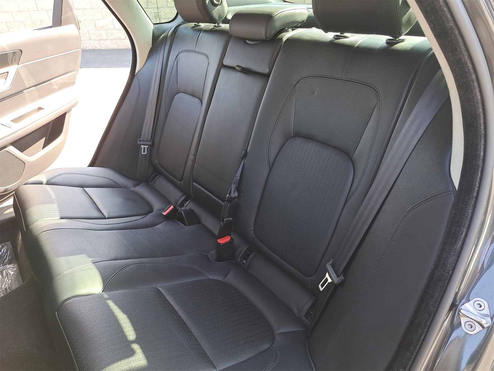 Used 2019 Jaguar XF Prestige image 14