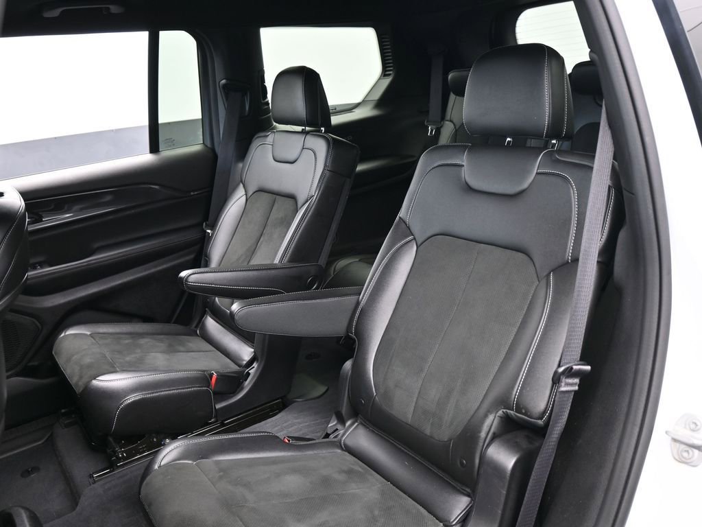 Used 2023 Jeep Grand Cherokee L Laredo RWD image 29