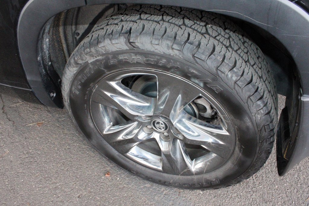 Certified 2018 Toyota Highlander Limited Platinum image 68
