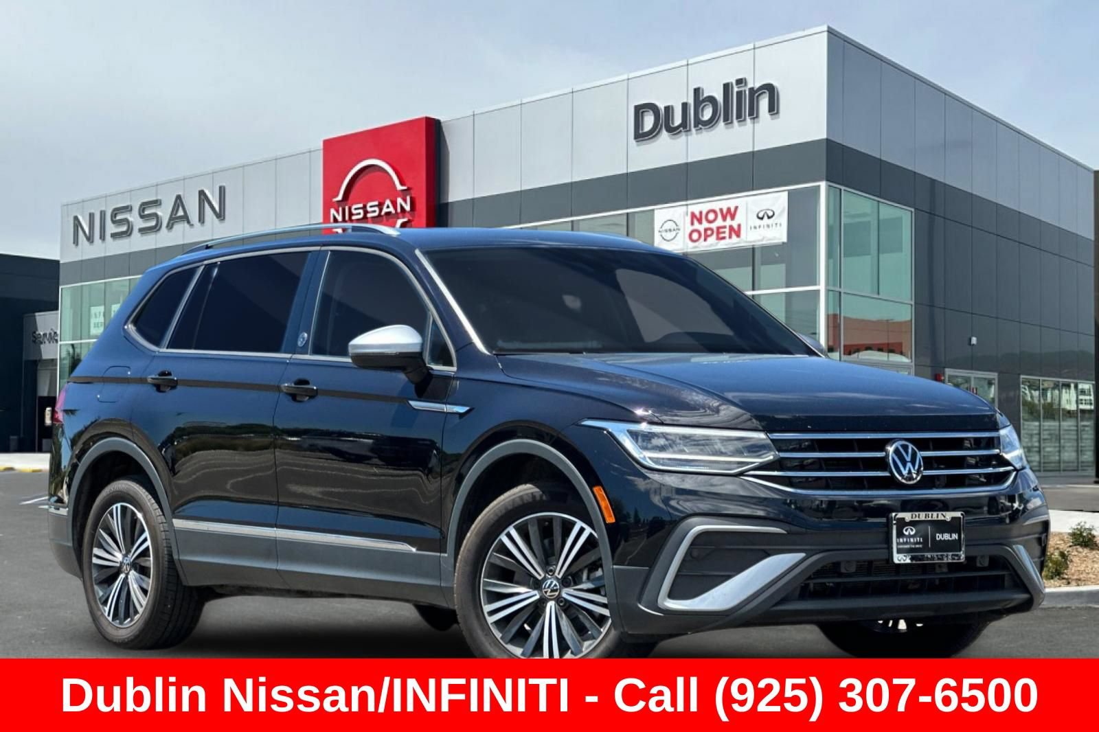 Used 2024 Volkswagen Tiguan Wolfsburg Edition AWD/4WD image 2