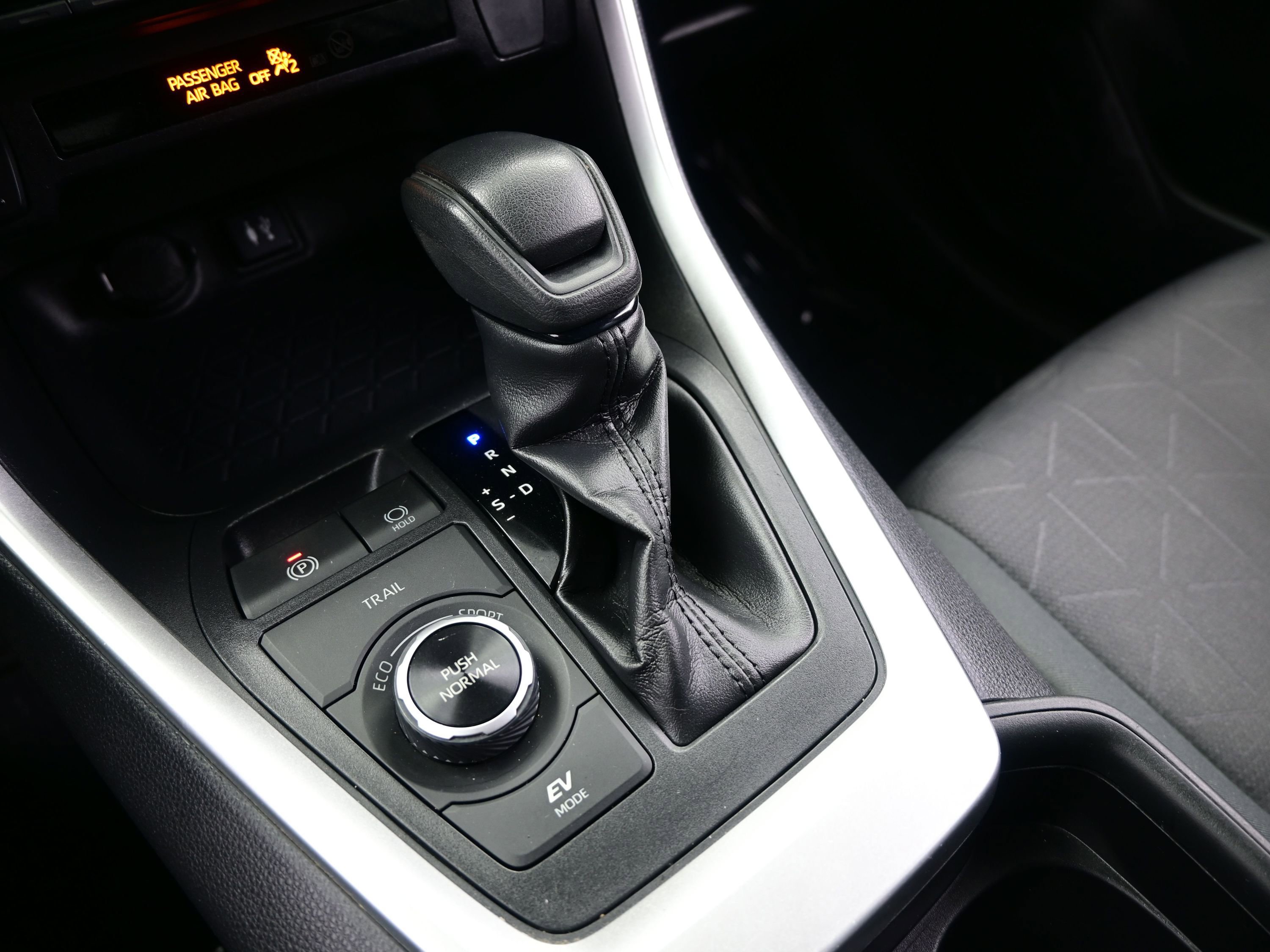 Used 2019 Toyota RAV4 XLE w/ Carpet Mat Package image 21