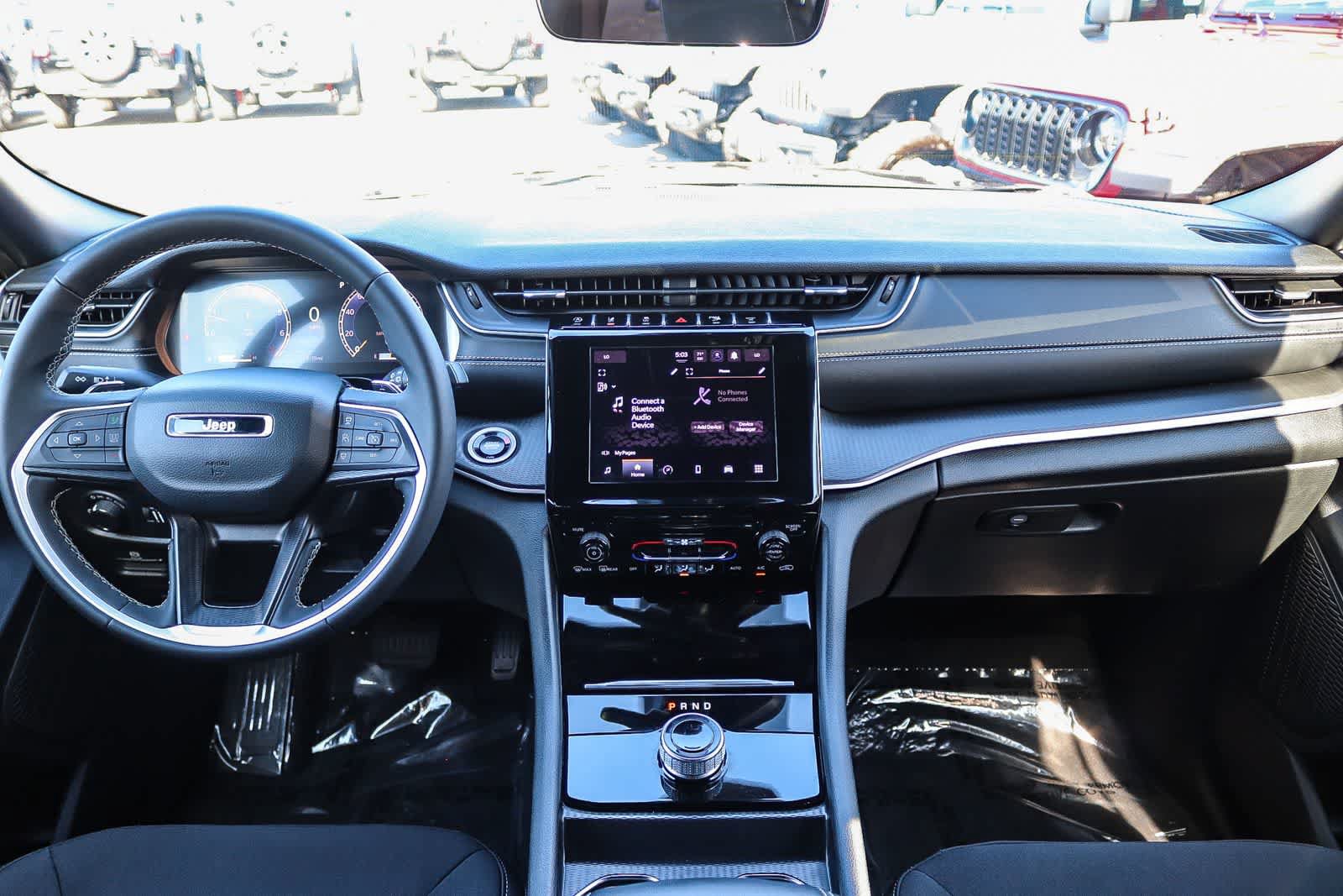 Used 2025 Jeep Grand Cherokee L Laredo RWD image 11