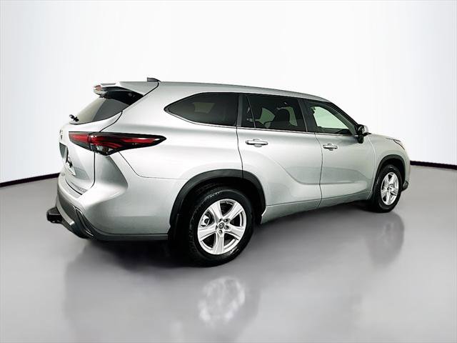 Certified 2024 Toyota Highlander LE image 11