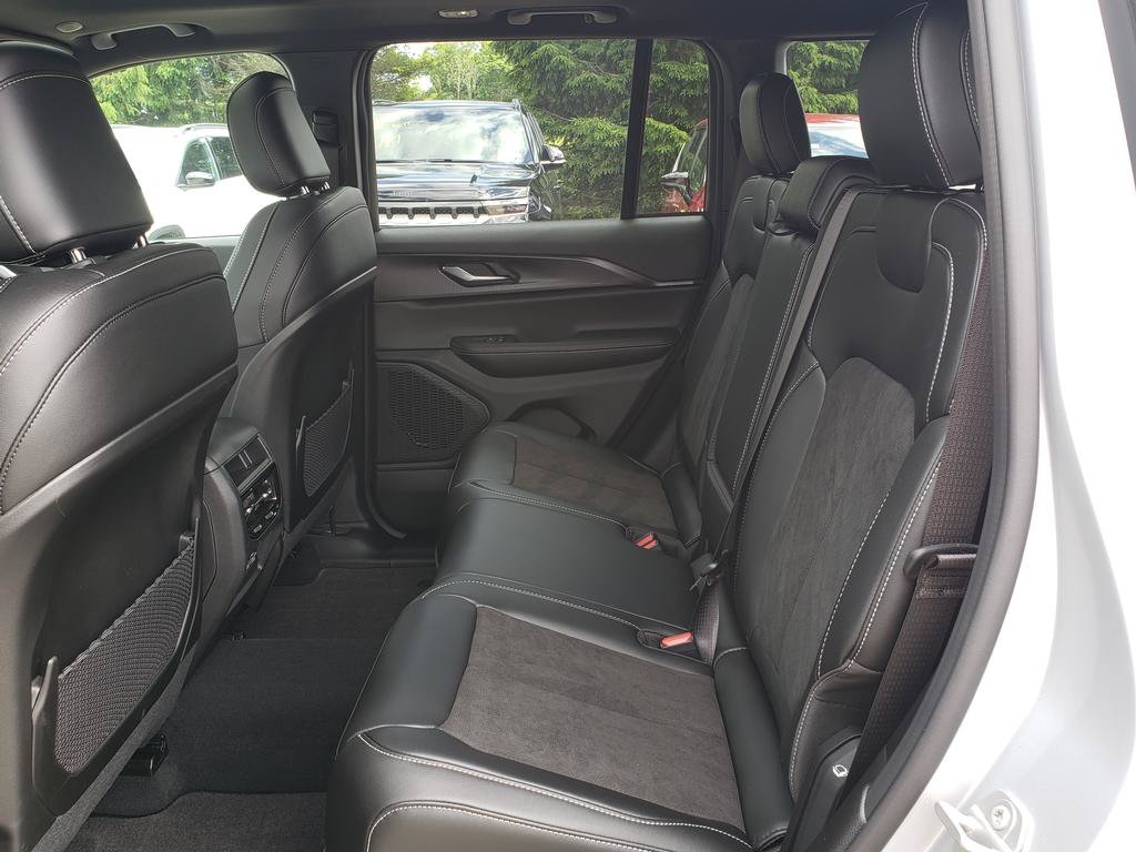 New 2025 Jeep Grand Cherokee 4WD image 14