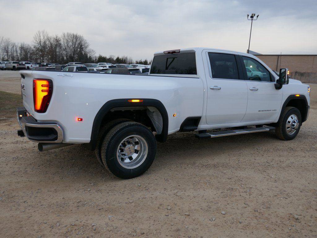 New 2026 GMC Sierra 3500 SLT w/ SLT Premium Package image 4