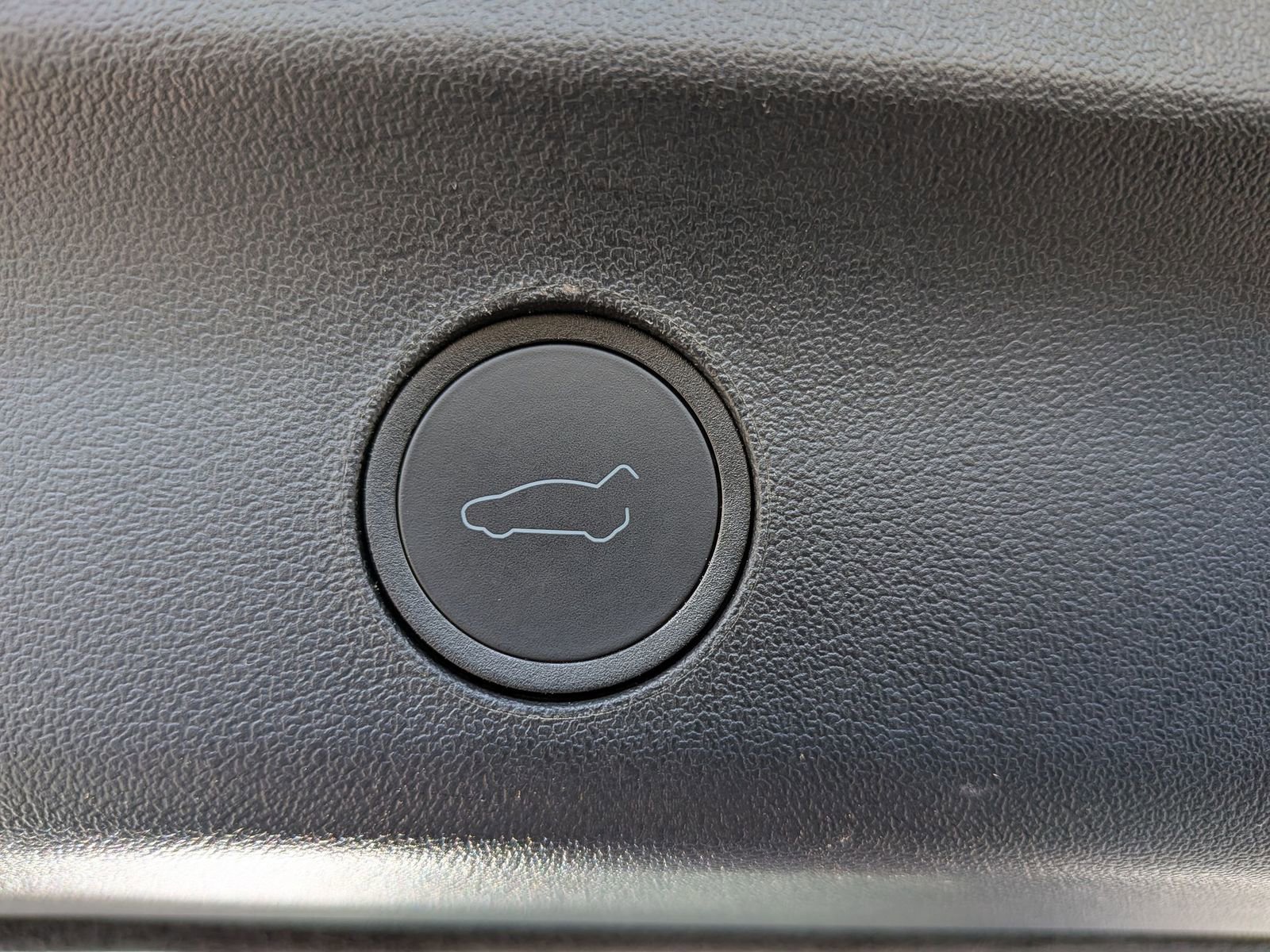 Used 2023 Tesla Model Y Long Range image 32