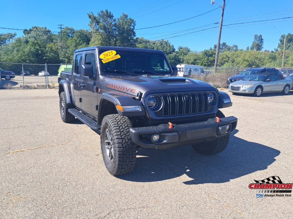 Used 2025 Jeep Gladiator Mojave AWD/4WD image 9