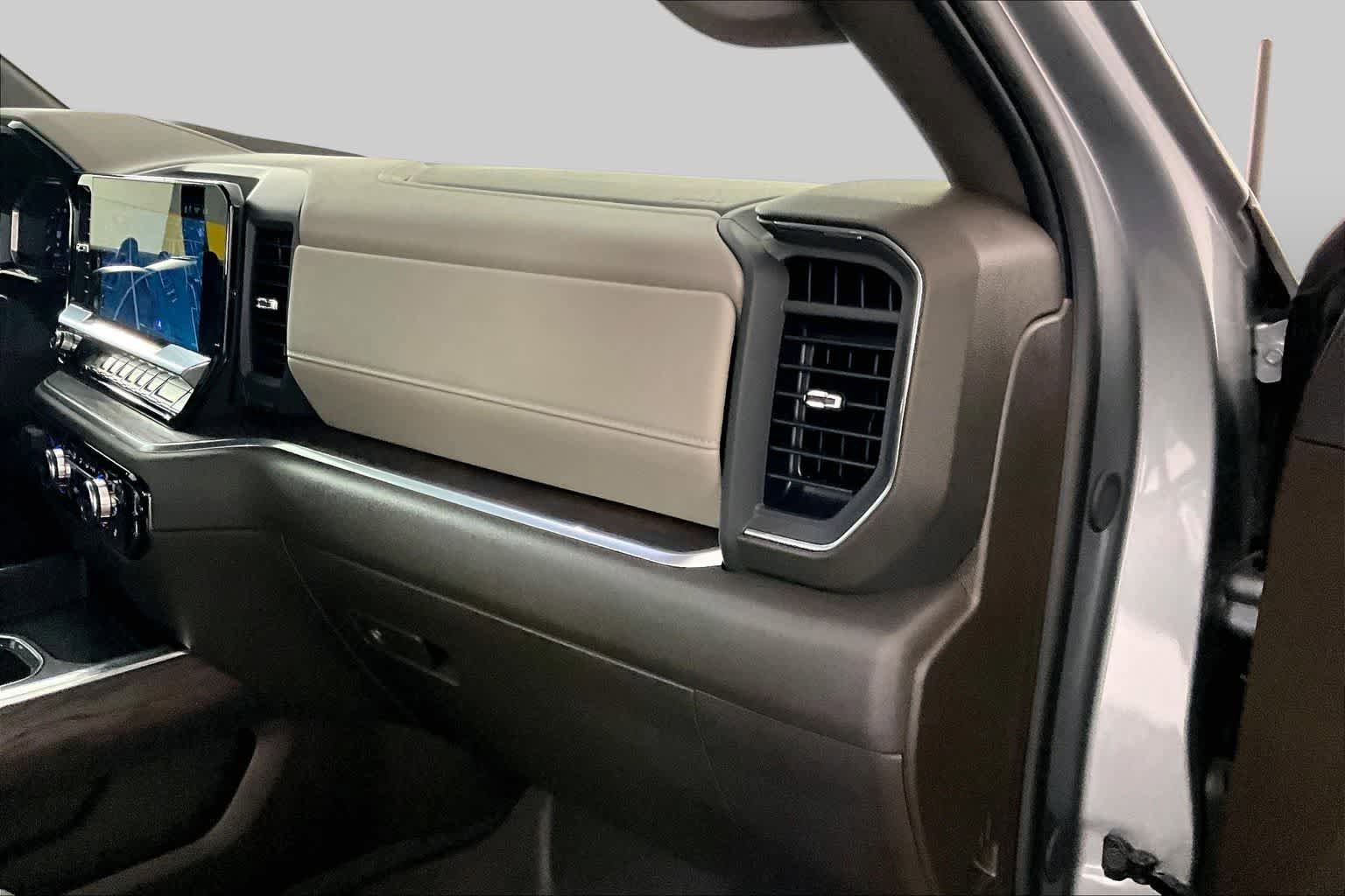 Used 2026 GMC Sierra 1500 SLT AWD/4WD image 19