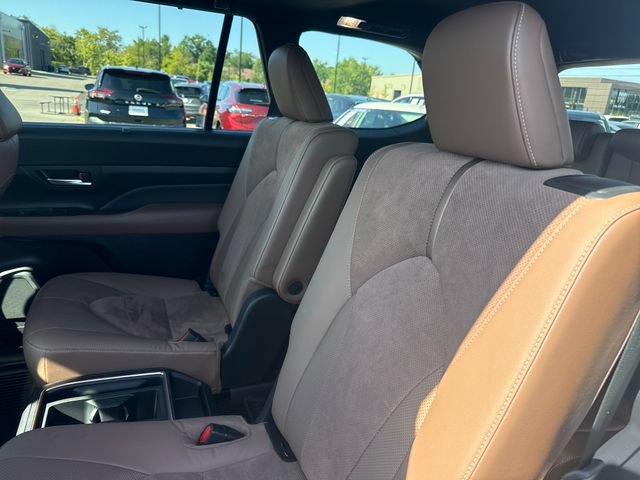 Used 2024 Toyota Grand Highlander AWD Hybrid image 14