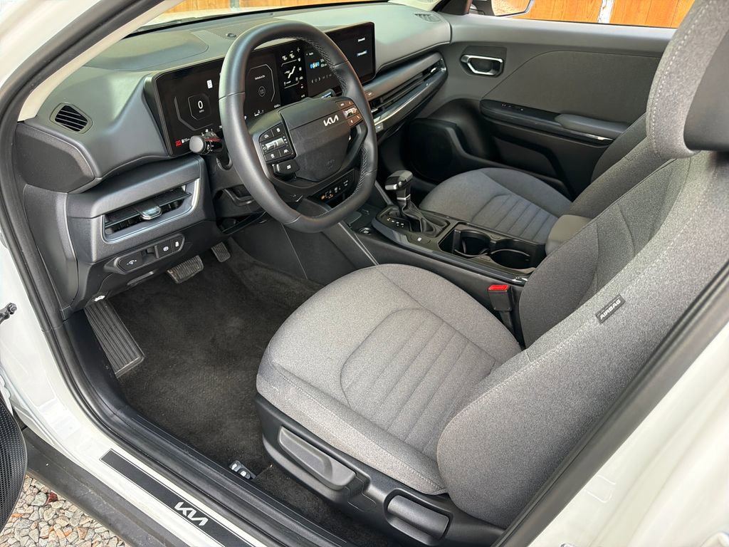 Used 2025 Kia K4 EX image 2