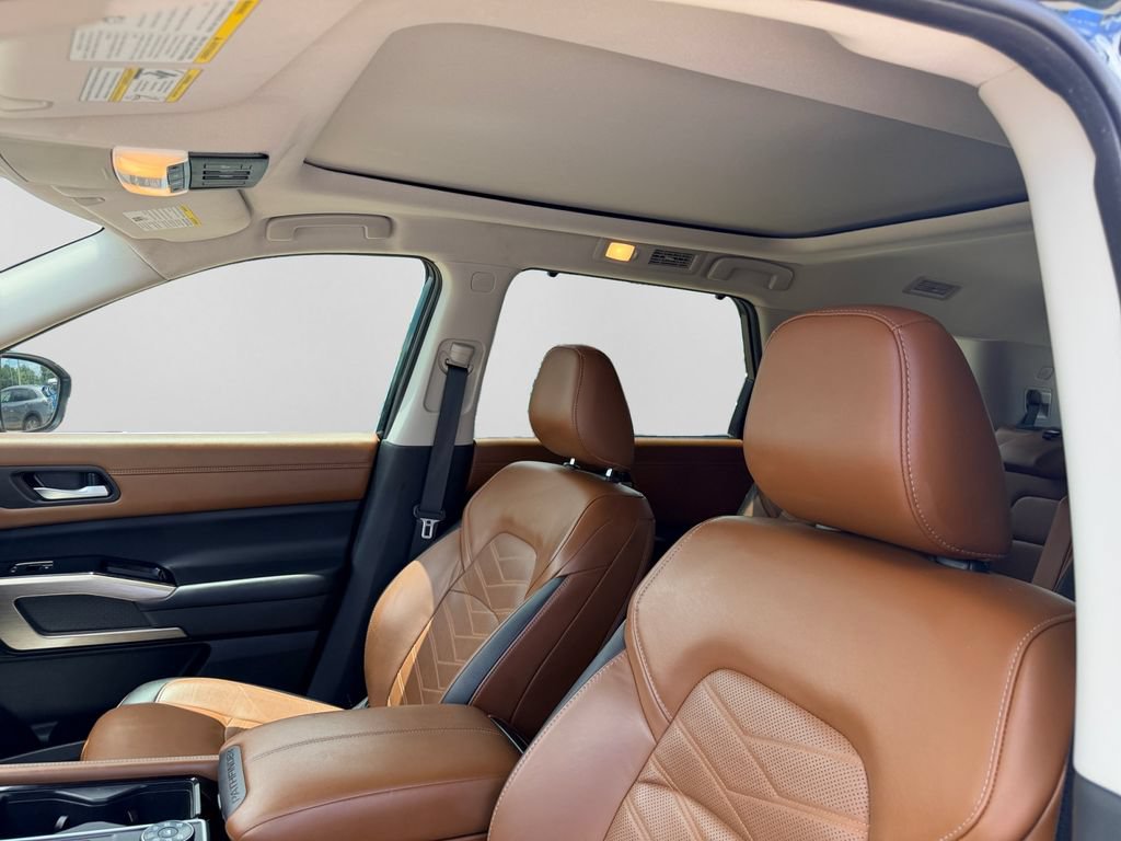 Used 2023 Nissan Pathfinder Platinum AWD/4WD image 15