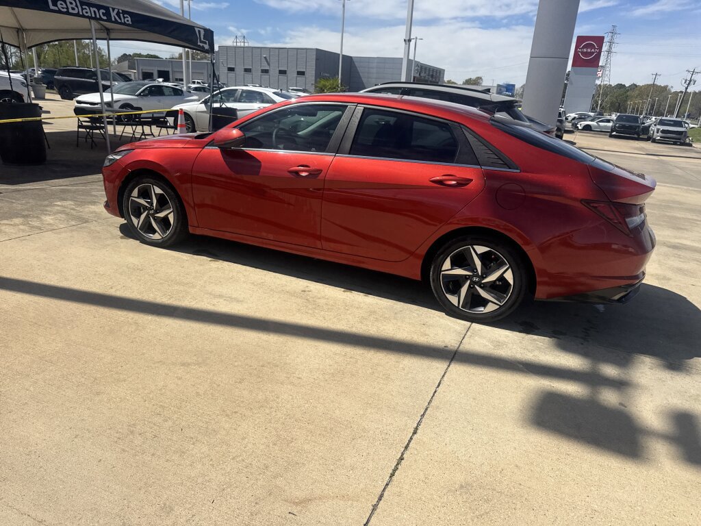 Used 2022 Hyundai Elantra Limited w/ Cargo Package image 19