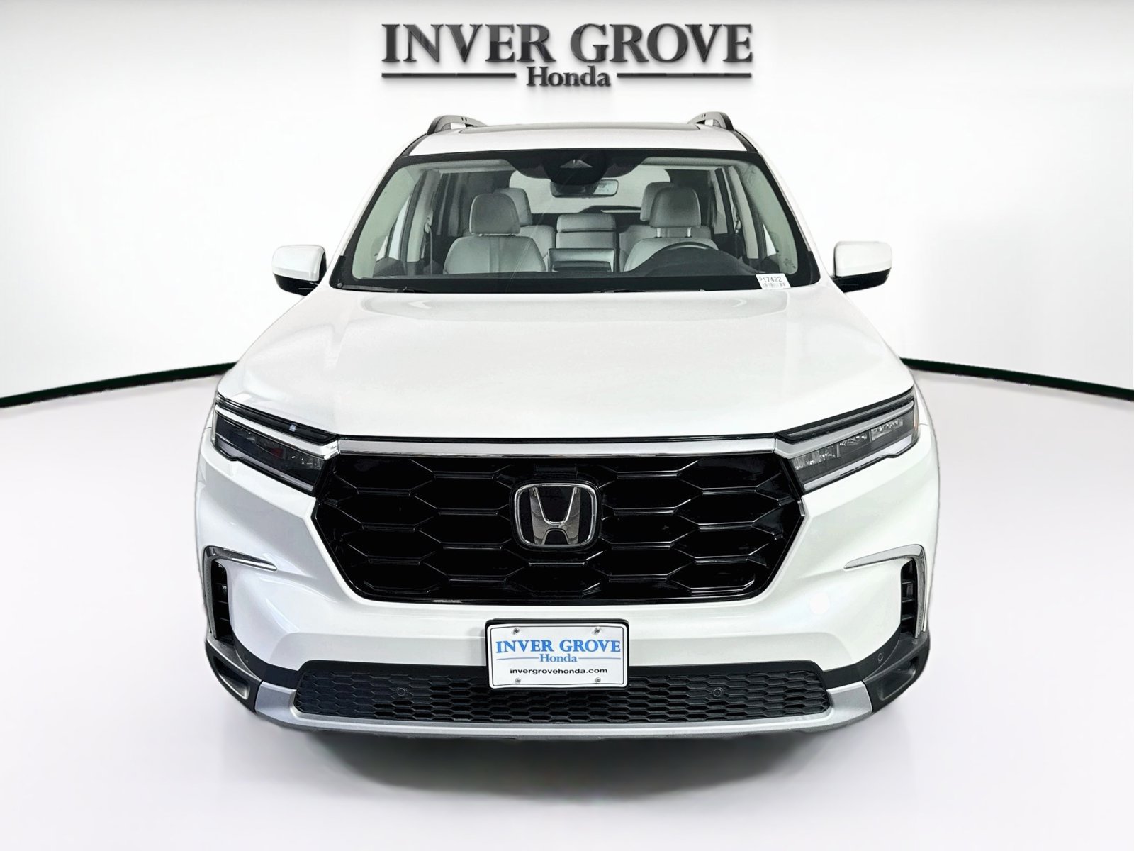Used 2025 Honda Pilot Touring image 2