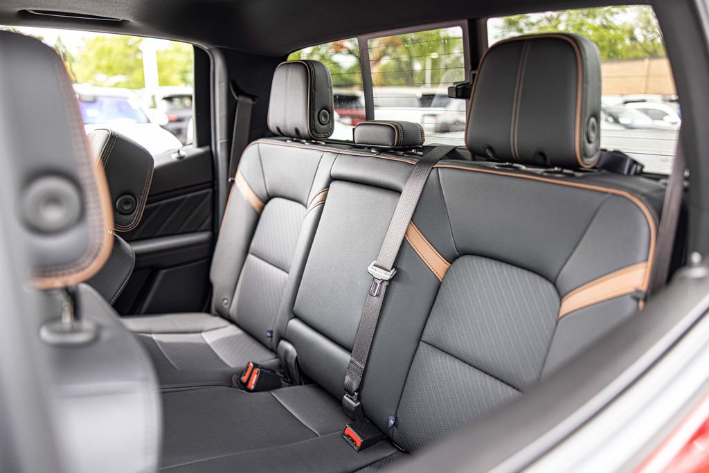 Used 2024 GMC Canyon AT4 w/ AT4 Premium Package AWD/4WD image 31