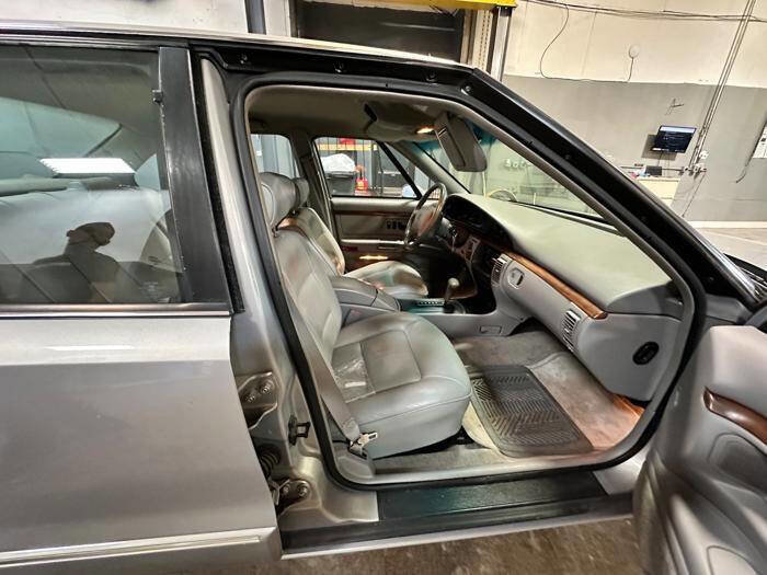 Used 1997 Oldsmobile 88 Royale LS FWD image 29