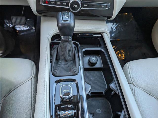 Used 2017 Volvo XC90 T6 Momentum w/ Vision Package image 15