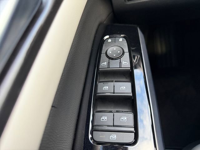 Used 2023 Nissan Pathfinder SL w/ Lighting Package (N92) image 17