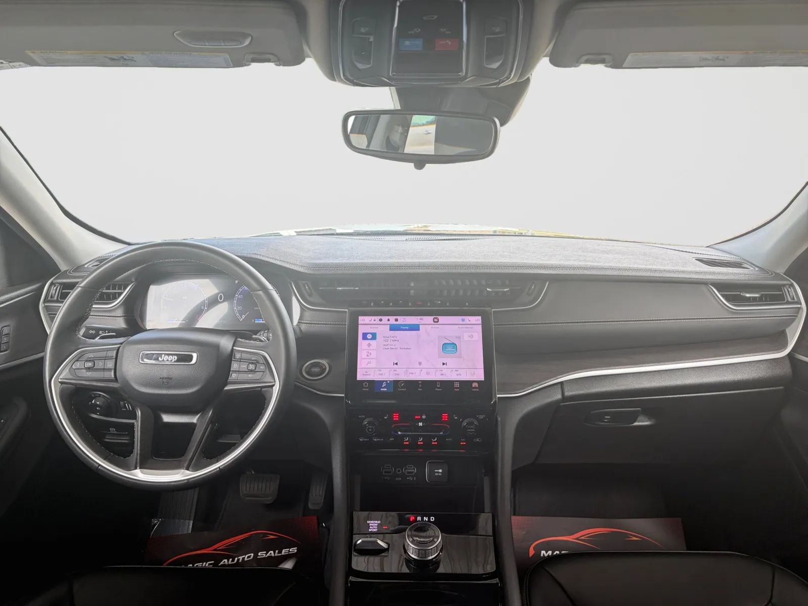 Used 2023 Jeep Grand Cherokee Limited AWD/4WD image 22