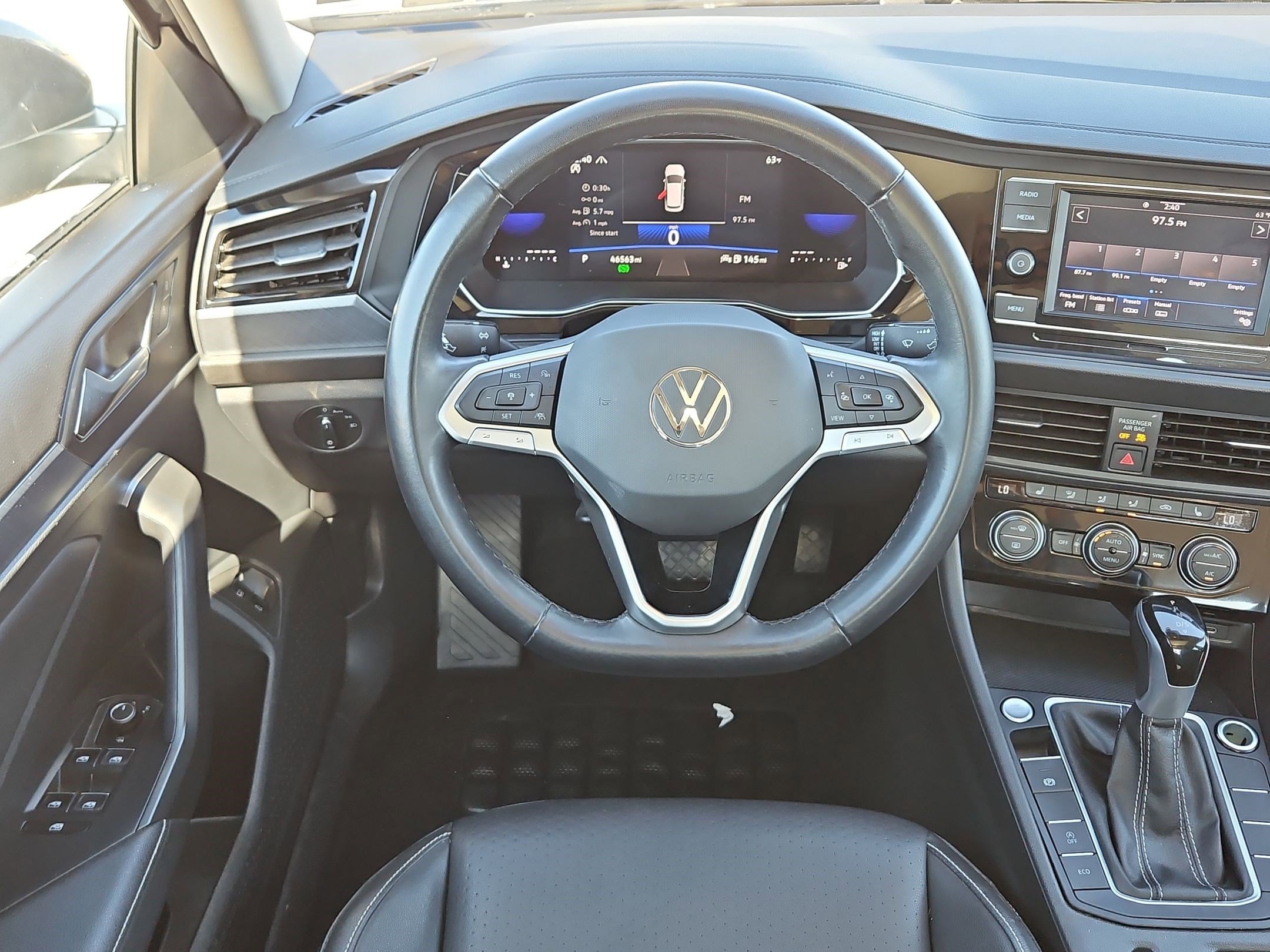 Used 2024 Volkswagen Jetta SE image 28