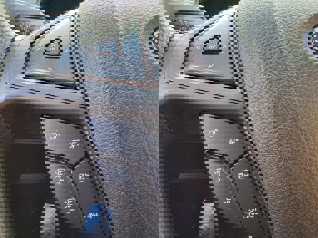 Used 2019 Ford Edge SE image 13