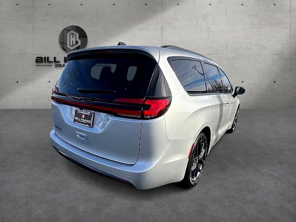 New 2026 Chrysler Pacifica Select image 6