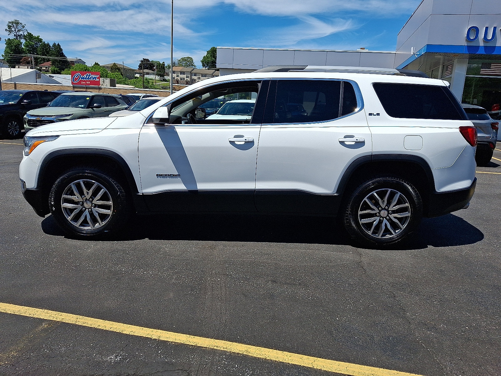 Used 2019 GMC Acadia SLE w/ Driver Alert Package I AWD/4WD image 2
