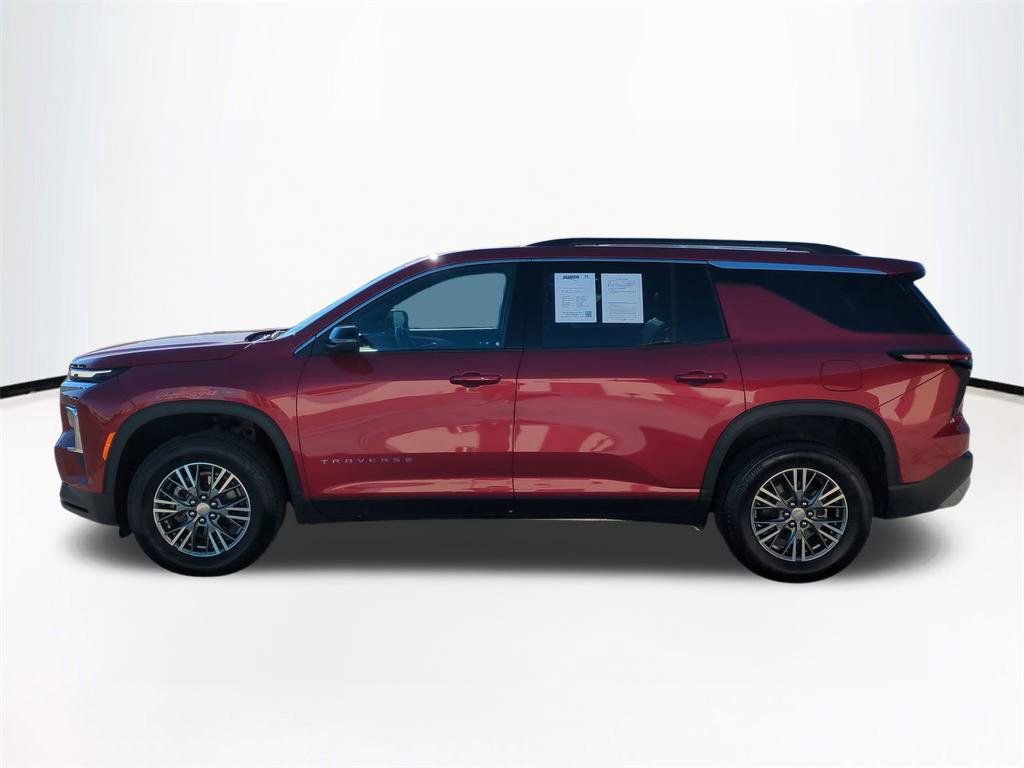 Used 2025 Chevrolet Traverse LT image 8