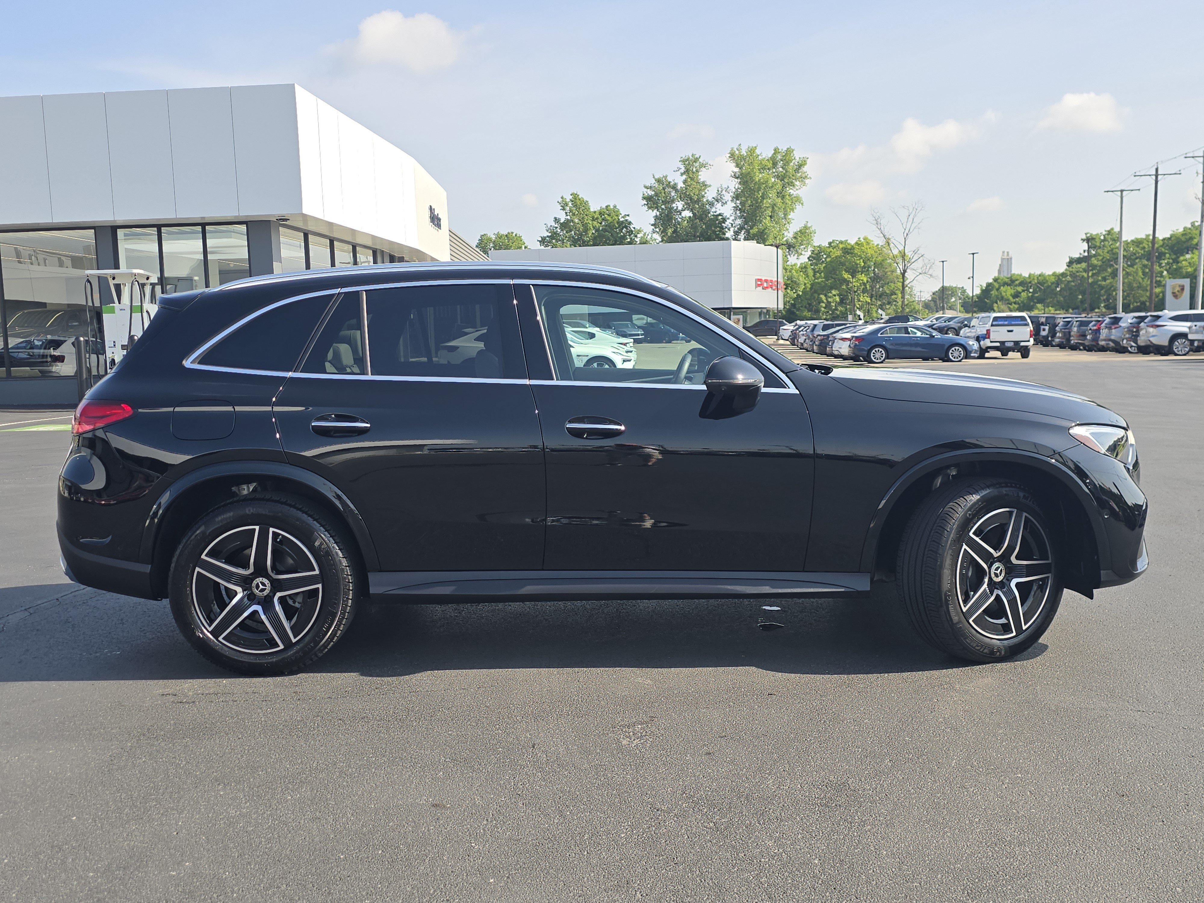 Used 2024 Mercedes-Benz GLC 300 4MATIC image 8