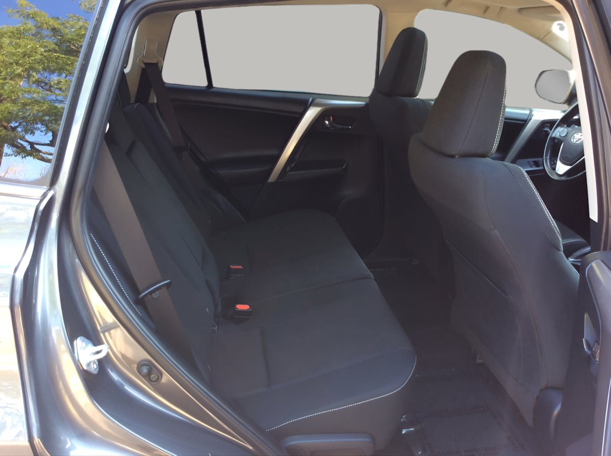 Used 2018 Toyota RAV4 XLE AWD/4WD image 18